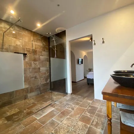 מלון Crasborn 3*