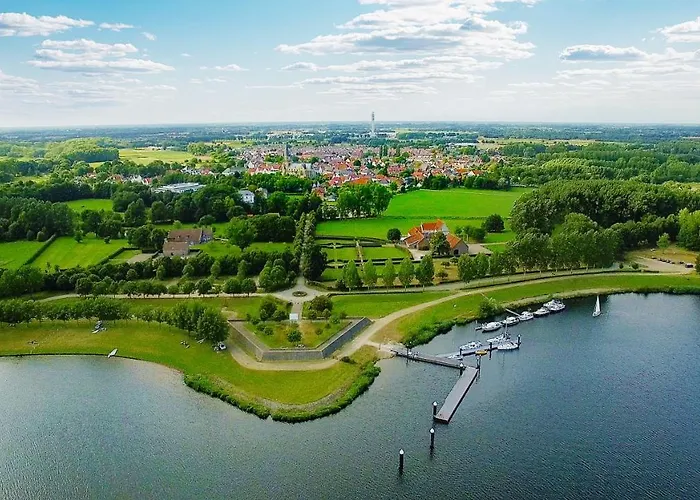 Logis Crasborn Отель